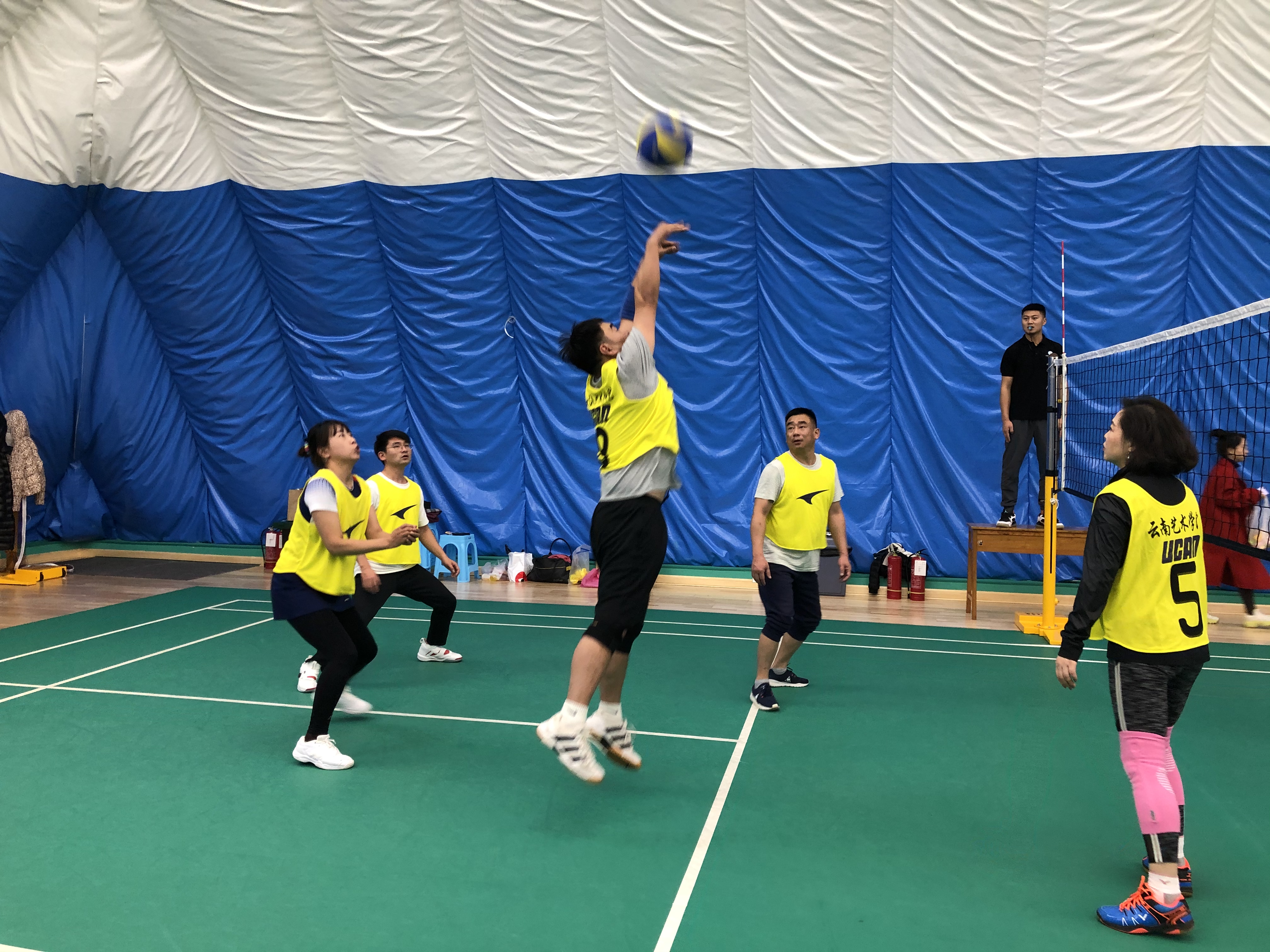 我校教职工秋季气排球赛圆满结束