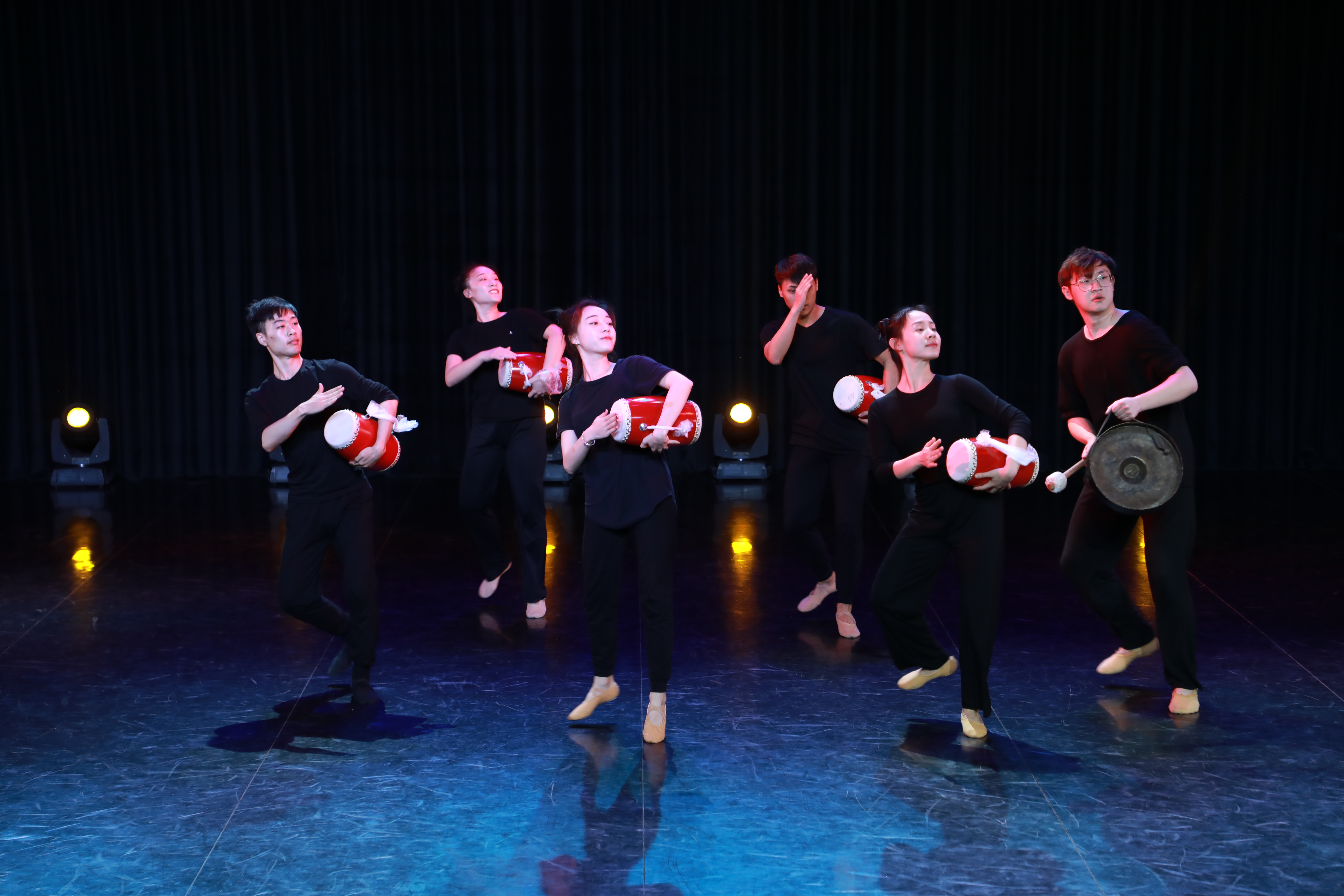 舞蹈学院举办第十五期"非物质文化遗产进校园"教学汇报