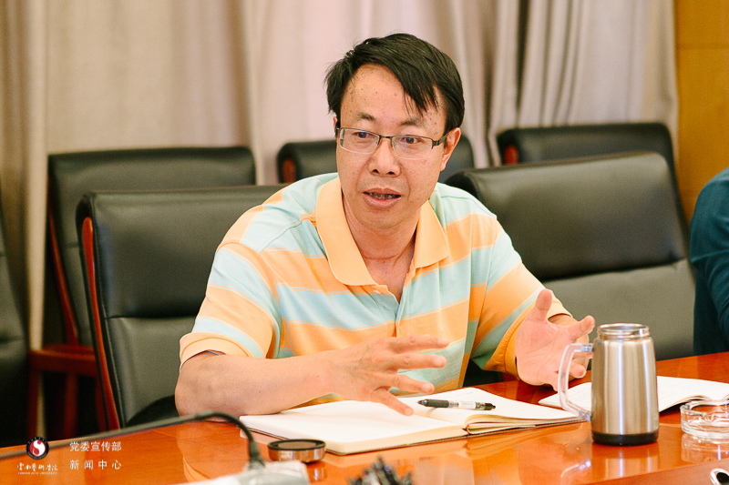 我校组织2018年第四次党委中心组集体学习